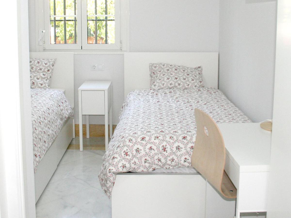 Colegio Mayor Careu - Women Only - University Community Севиля Екстериор снимка