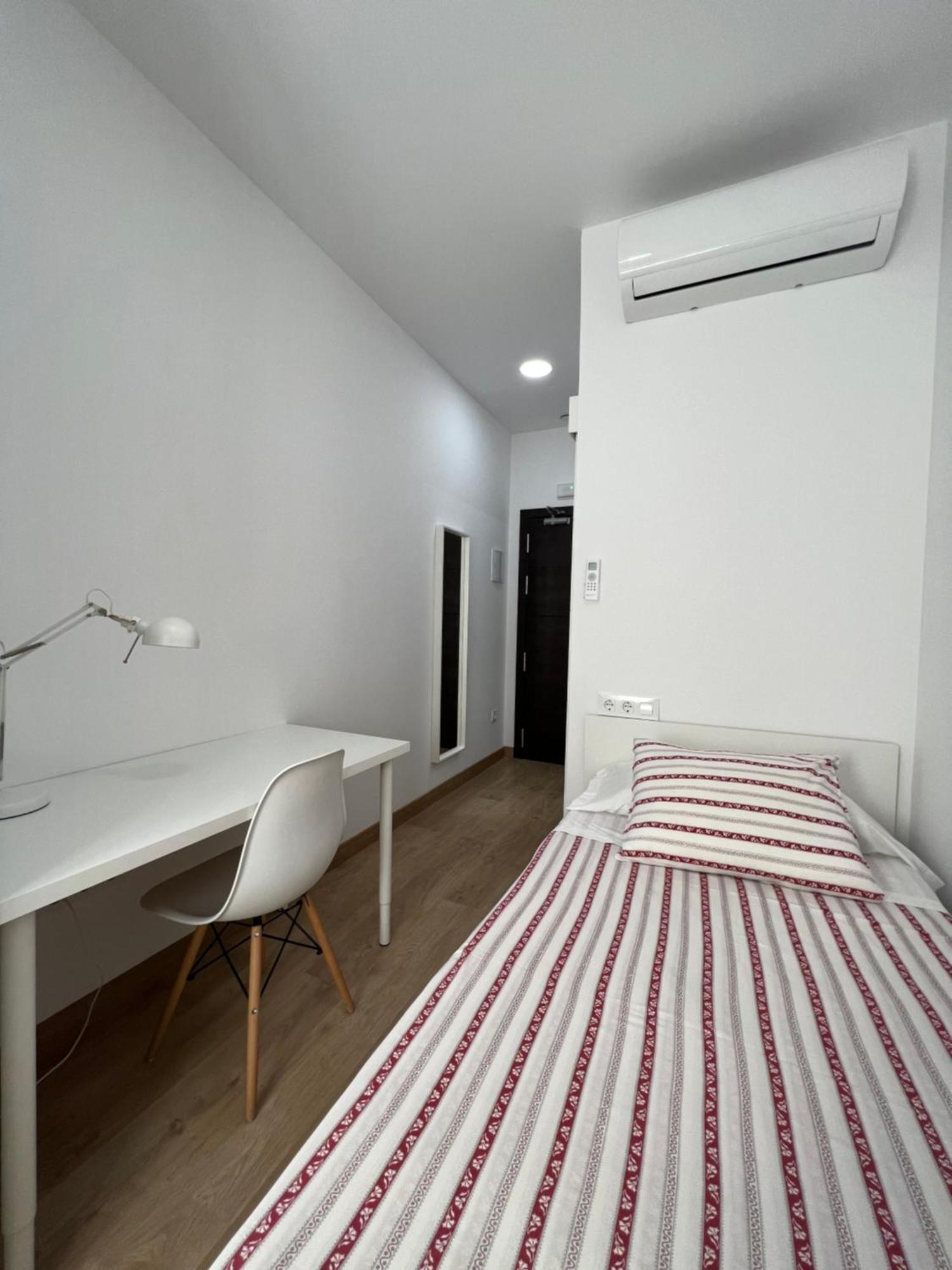 Colegio Mayor Careu - Women Only - University Community Севиля Екстериор снимка