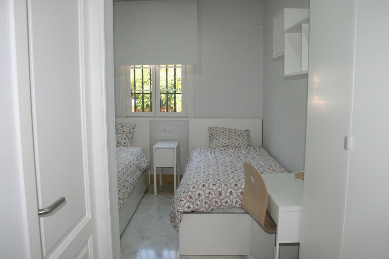 Colegio Mayor Careu - Women Only - University Community Севиля Екстериор снимка